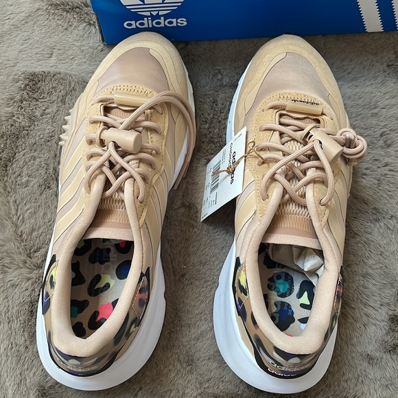 Adidas - ladies sneakers - Picture 5 of 6